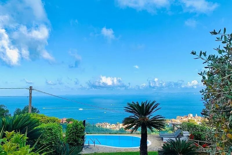 AMORE RENTALS - Villa Stone on the Sea with Private Pool and Garden