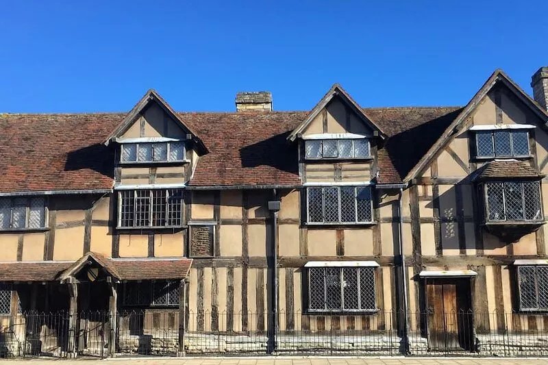 Bard's Nest, central, FREE allocated parking, 3 mins walk to Birthplace.