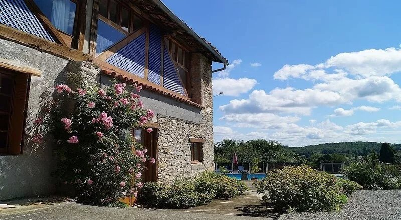 Superb Gite With Large Heated Pool, Children's Play Area, Rouede, Haute Garonne
