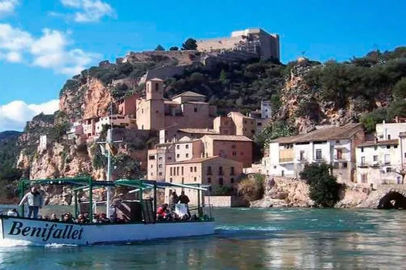luxury farmhouse with magnificent views mountains and River Ebro