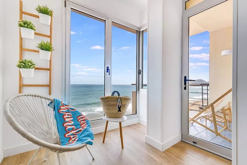 MAR DE SANTIAGO apartment located on the first line of Las Canteras Beach