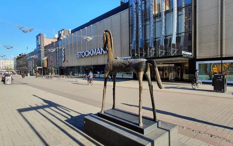 Onnenhevonen Sculpture