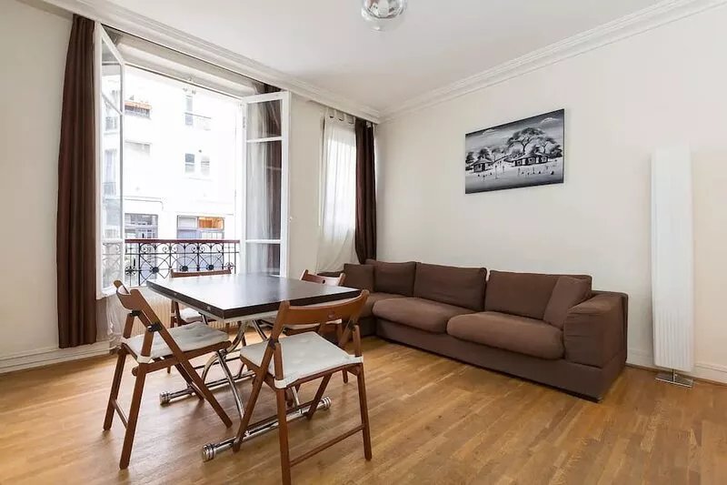 Calm Chateau location in the center of Paris - Ideal location
