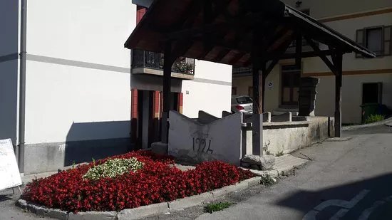 Fontana-Lavatoio a Otto Vasche di Borgata Pais