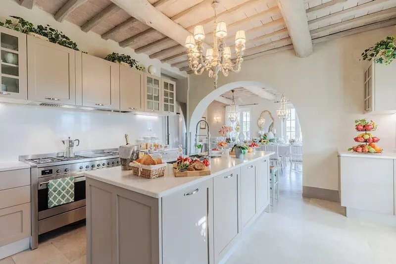 Villa Noa, Romantic 8 bedroom Luxury Farmhouse with Private Pool on the Lucca