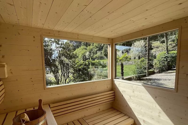 Historic villa, 1 km to the beach, 500m to the city, pool, sauna