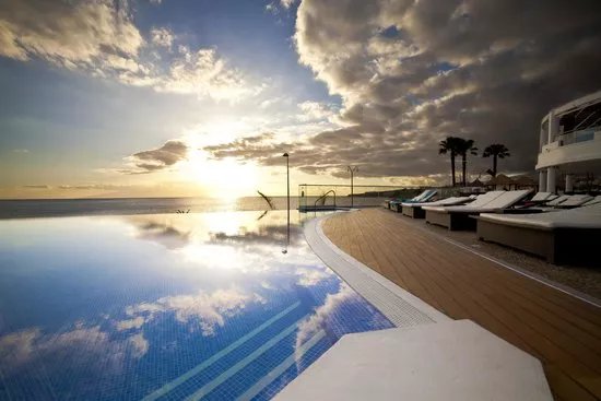 Kaluna Beach Club