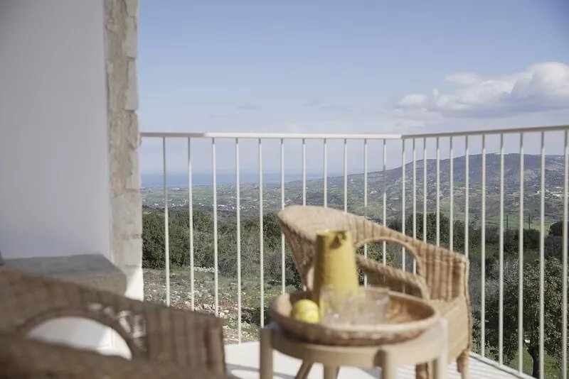 Stylish and modern 3 bedroom villa, with infinity pool,  mountain and sea views