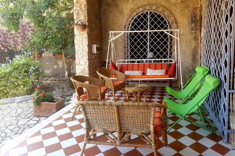 Palazzo del 500 in the heart of the historic center with hanging garden