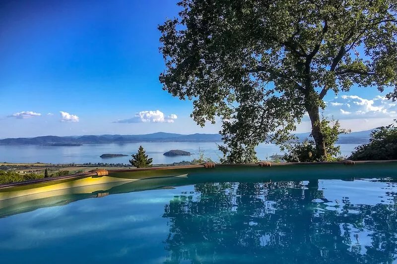 House with garden and panoramic view over Lake Trasimeno