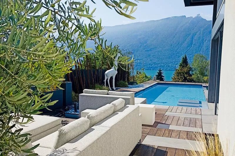 Ultra-contemporary house overlooking Lac du Bourget (seen in films.)
