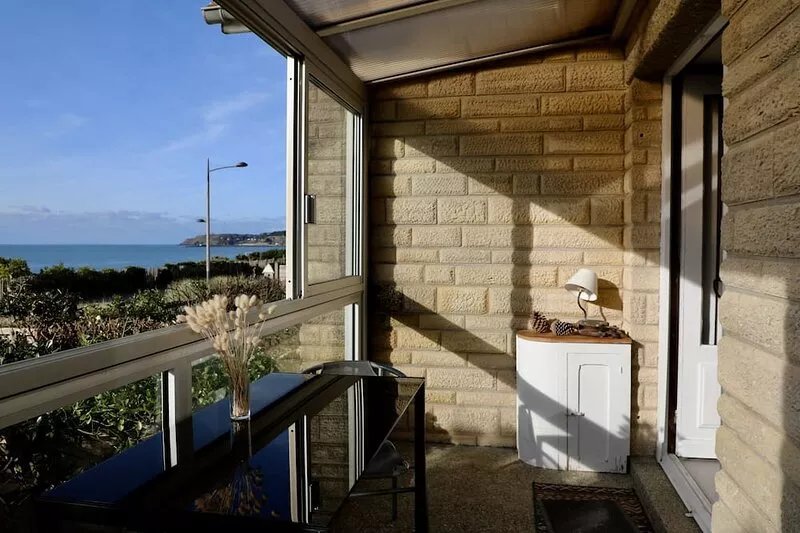 Facing the sea 2 rooms + mezzanine in a villa in Barneville Plage