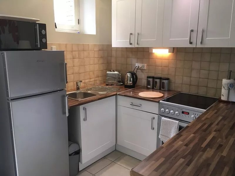 The Apartment - converted stone barn idyllic spot, sleeps 5, free WiFi