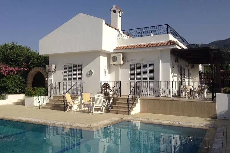 Luxury Detached 3 Bed Villa with Large Pool & Stunning Gardens in Quiet Location