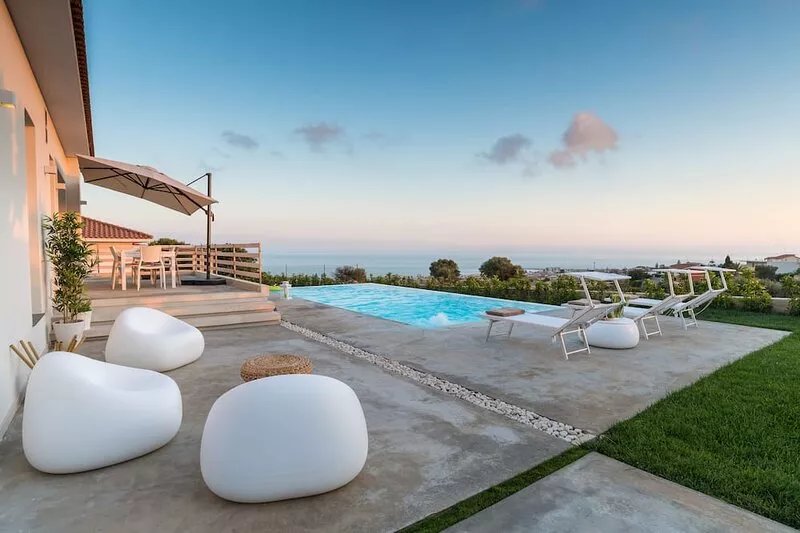 Villa Castellana, Elegant modern villa with private infinity pool sea view