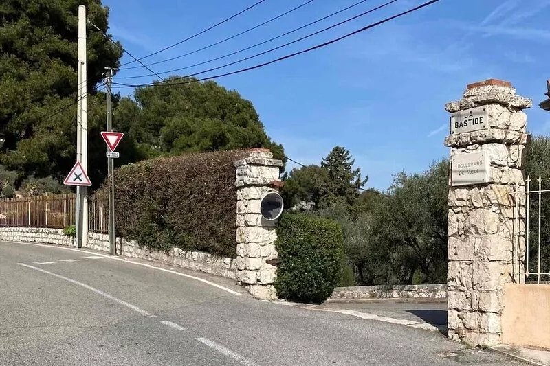 Breathtaking sea view, studio with balcony and parking in magnificent estate