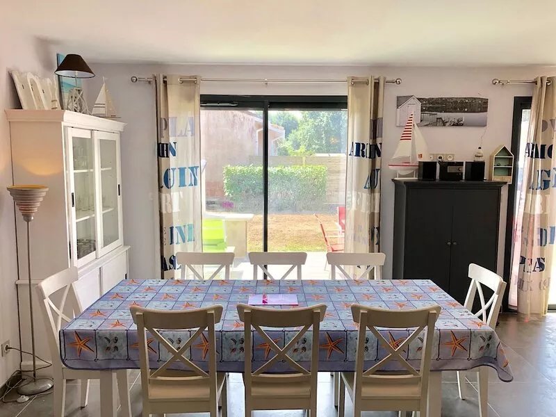 Villa of 125 m², Air conditioning, 4 bedrooms, sleeps 10, terrace, garden ...