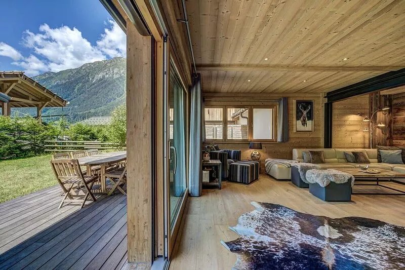 Chalet with Hot Tub & Sauna near Chamonix Centre