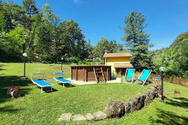 Romantic Riverside Property, small private pool. WIFI . Walk to facilities