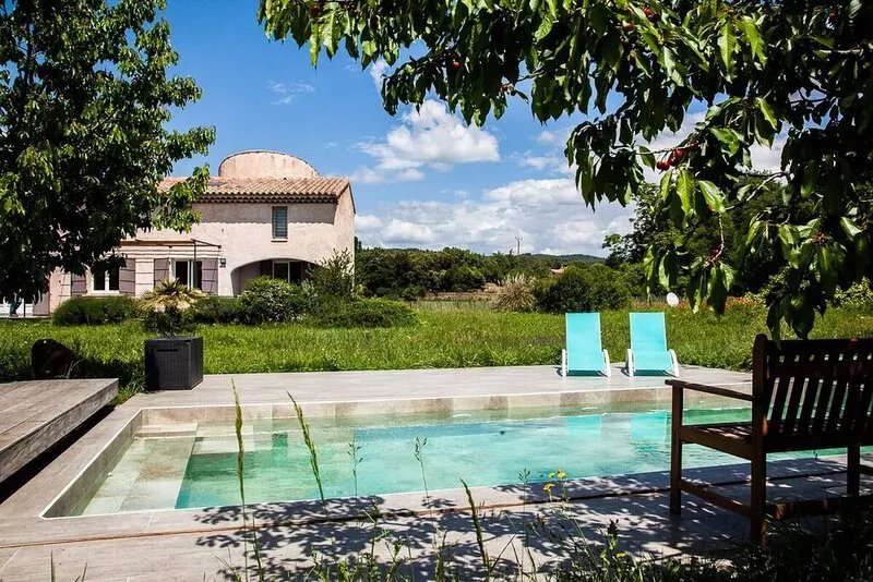 Large villa for 6 to 12 people, forest and river edge with new pool
