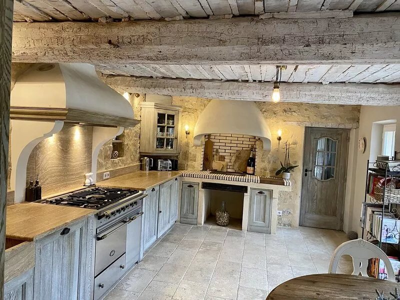 Charming Provencal Villa set in the heart of the Medieval village of Chateauneuf