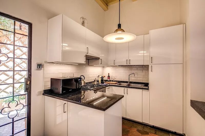 Spacious apartment, three bedrooms, three private bathrooms at the Fountain
