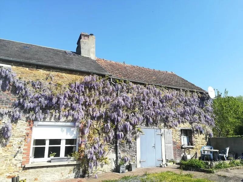 Perfect hideaway in a rural setting, yet only a 10 minute walk to the village.