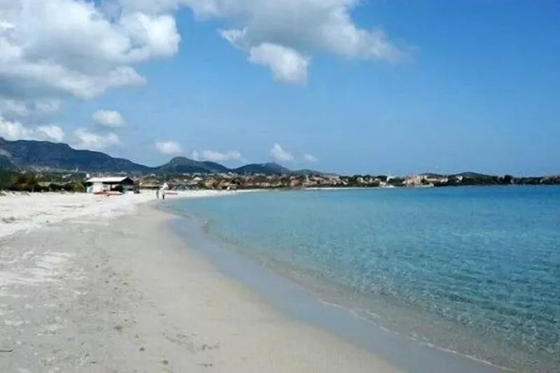 Close to the 'Costa Smeralda' villa on the sea (200 m). 12 people