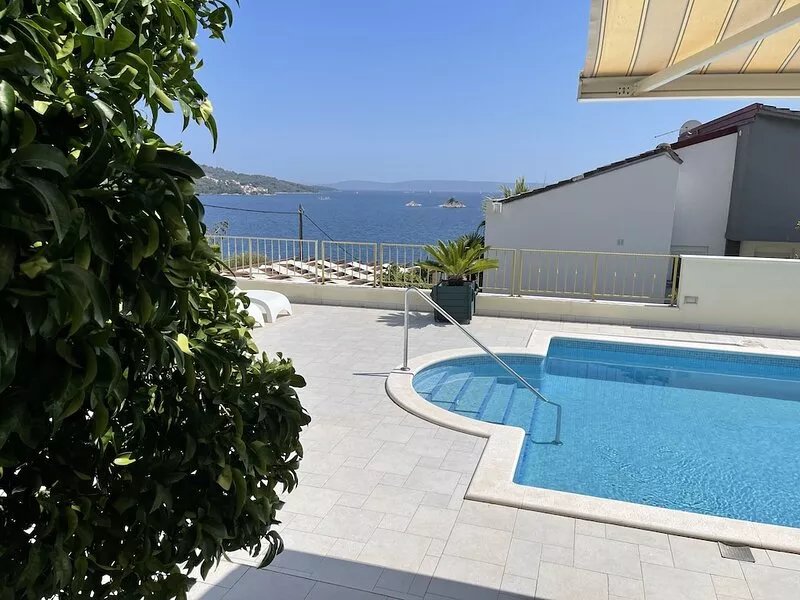 Quiet villa near Trogir with big pool (ca 10x4)) 70 m from the sea, fantastic