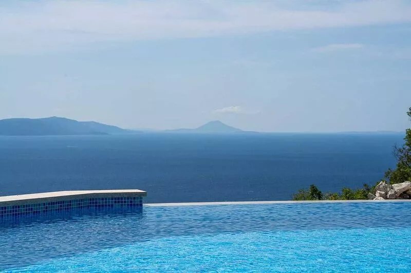 Seaview Villa Mare Visum in a peaceful location