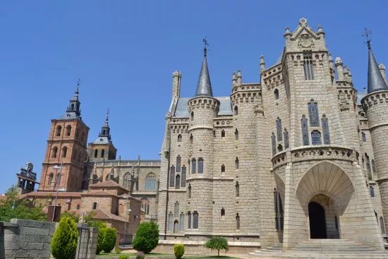 Palacio Gaudi - Museo de los Caminos