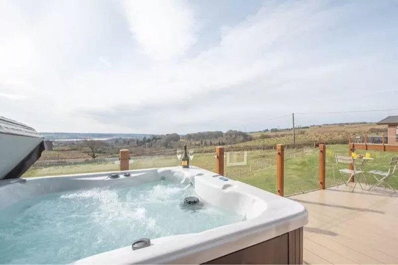 Luxury family Beechwood lodge with hot tub