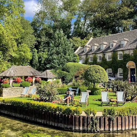 Full Day Tour of the Idyllic Cotswolds with a Local Guide