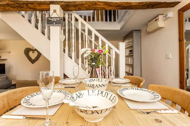 Stable Cottage - sleeps 4 guests  in 2 bedrooms