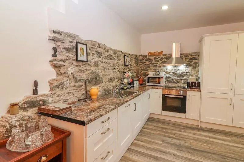 THE ARTIST'S BARN, family friendly in Cappawhite, County Tipperary