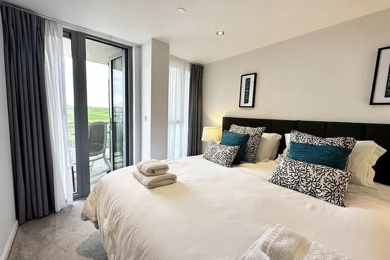 24 Zinc Stunning ocean front boutique apartment