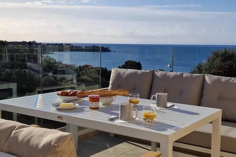Villa with beautiful sea view, swimming pool and sandy beach 7 minutes walk