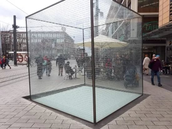 Glaskubus  - Denkmal fur die judischen Opfer des Nationalsozialismus