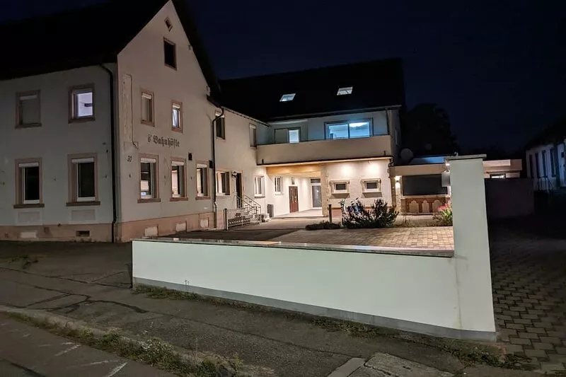 Apartment (1) ground floor - 80 sqm - with garden - directly at the train