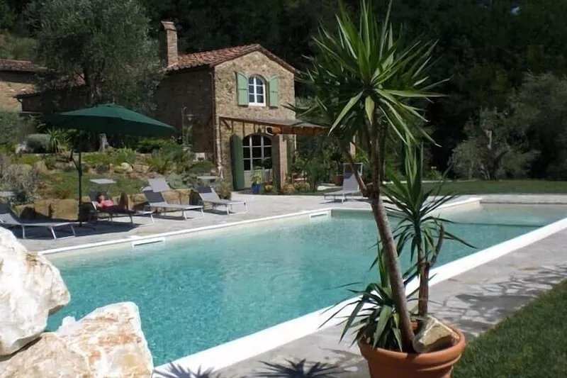 Stunning traditional Tuscan country house  with extensive parkland
