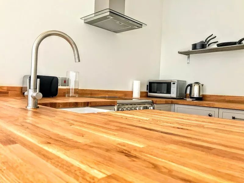 Charming 2 br apartment next to worthing station, close to town and seafront