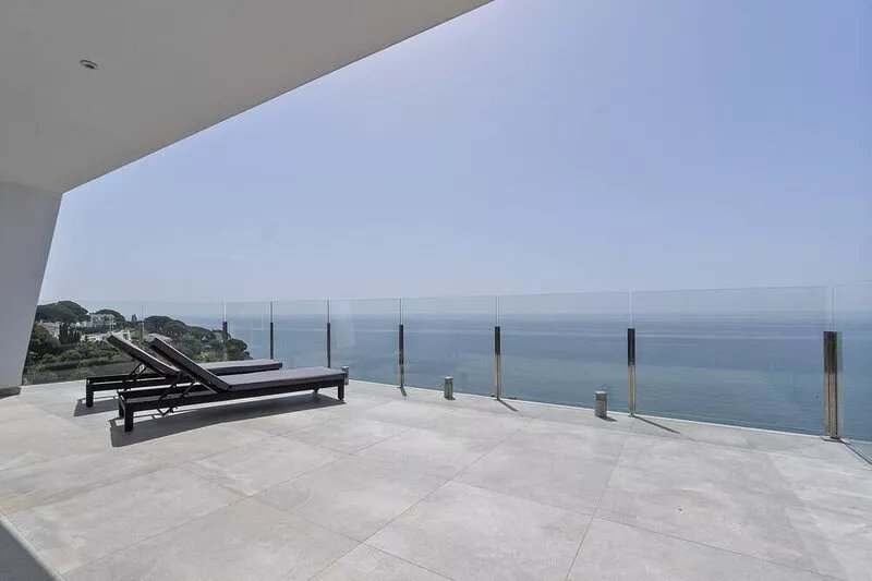 Luxury Waterfront Villa near Barcelona