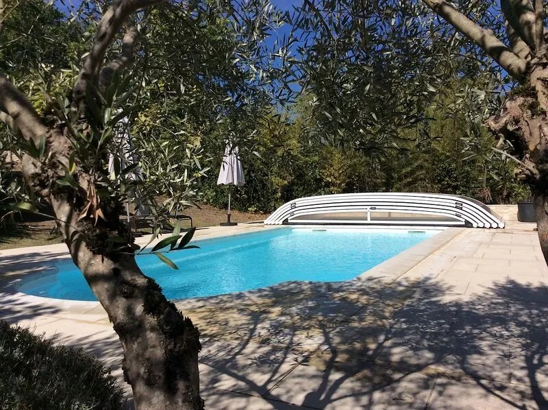 Peaceful retreat with salt pool and stunning panoramic views of the countryside