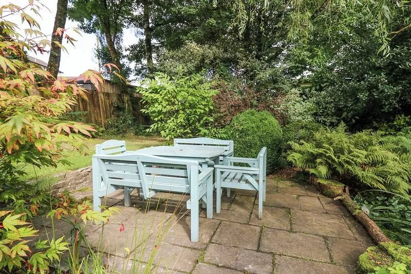 DERWEN VILLA, pet friendly, character holiday cottage in New Quay