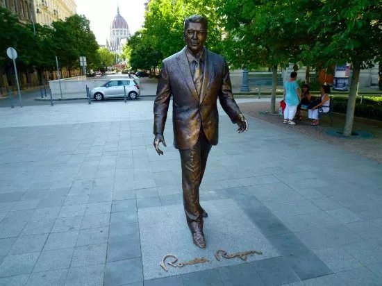 Ronald Reagan Statue