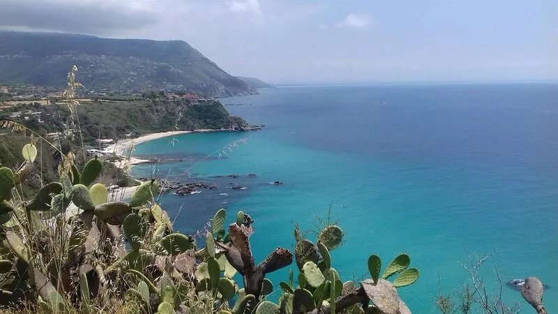 APARTMENT CLOSE TO PRIVATE BEACH AND SWIMMING POOLS