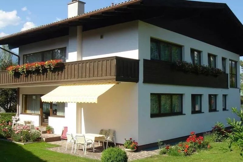 Sunny holiday home with a beautiful garden and terrace