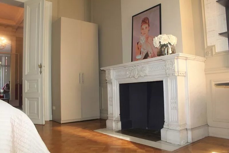 Large 2-Bedroom Apartment. Fully equipped. Great location!