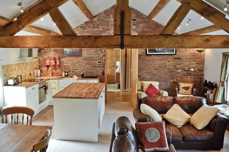 4 bedroom accommodation in Alvanley, Chester