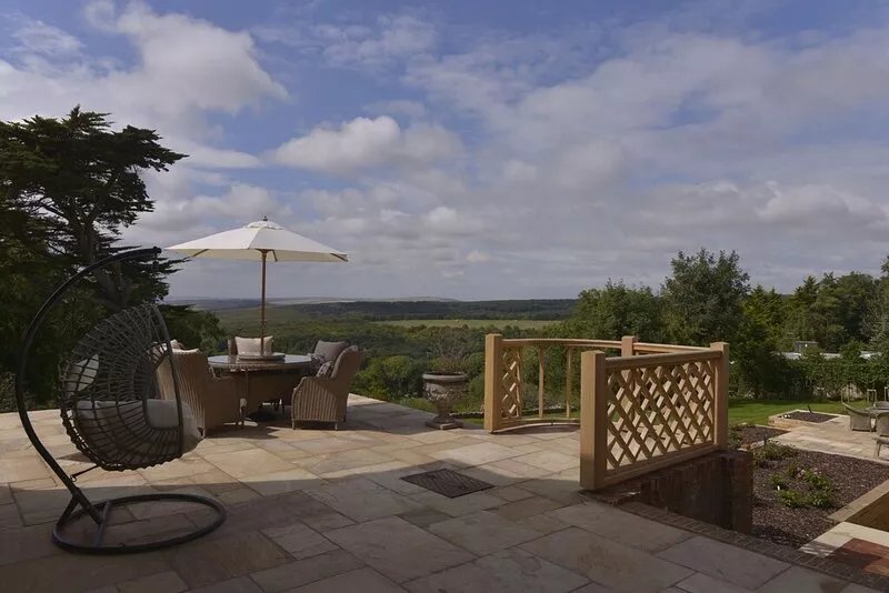 Countryside rural retreat with stunning countryside views for 4 with gardens